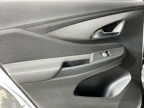 Used 2025 Buick Envista Preferred image 28