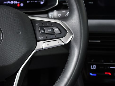 Used 2025 Volkswagen Jetta SE image 13