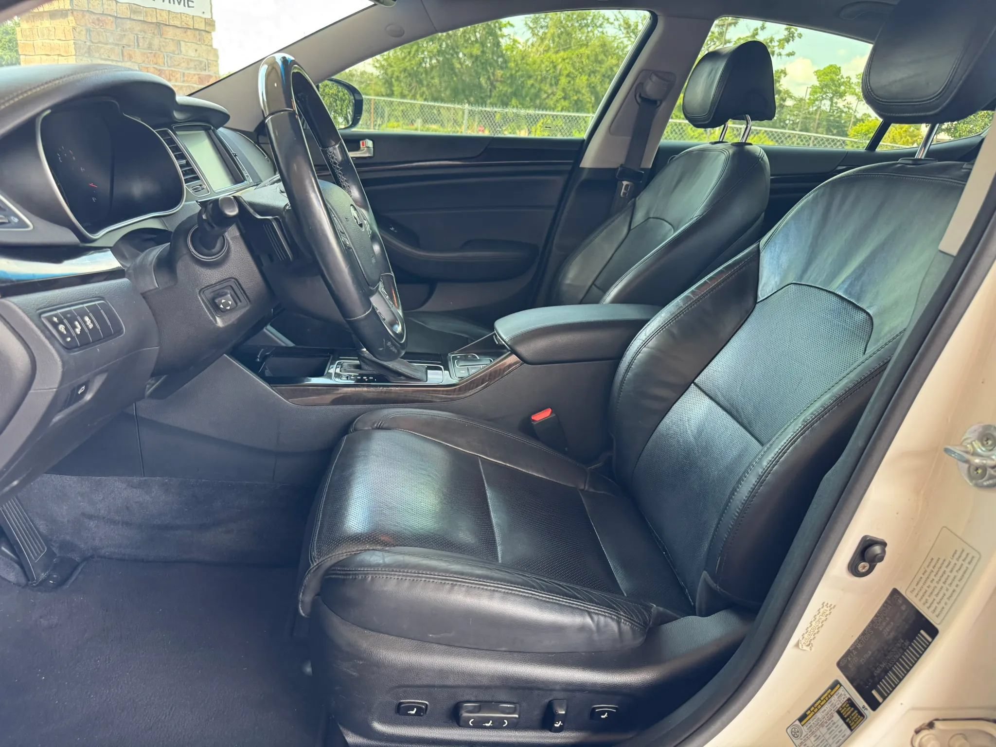 Used 2016 Kia Cadenza Premium FWD image 10