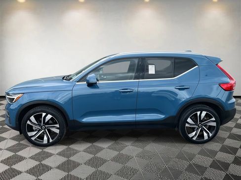 Used 2023 Volvo XC40 B5 Plus w/ Protection Package Premier image 6