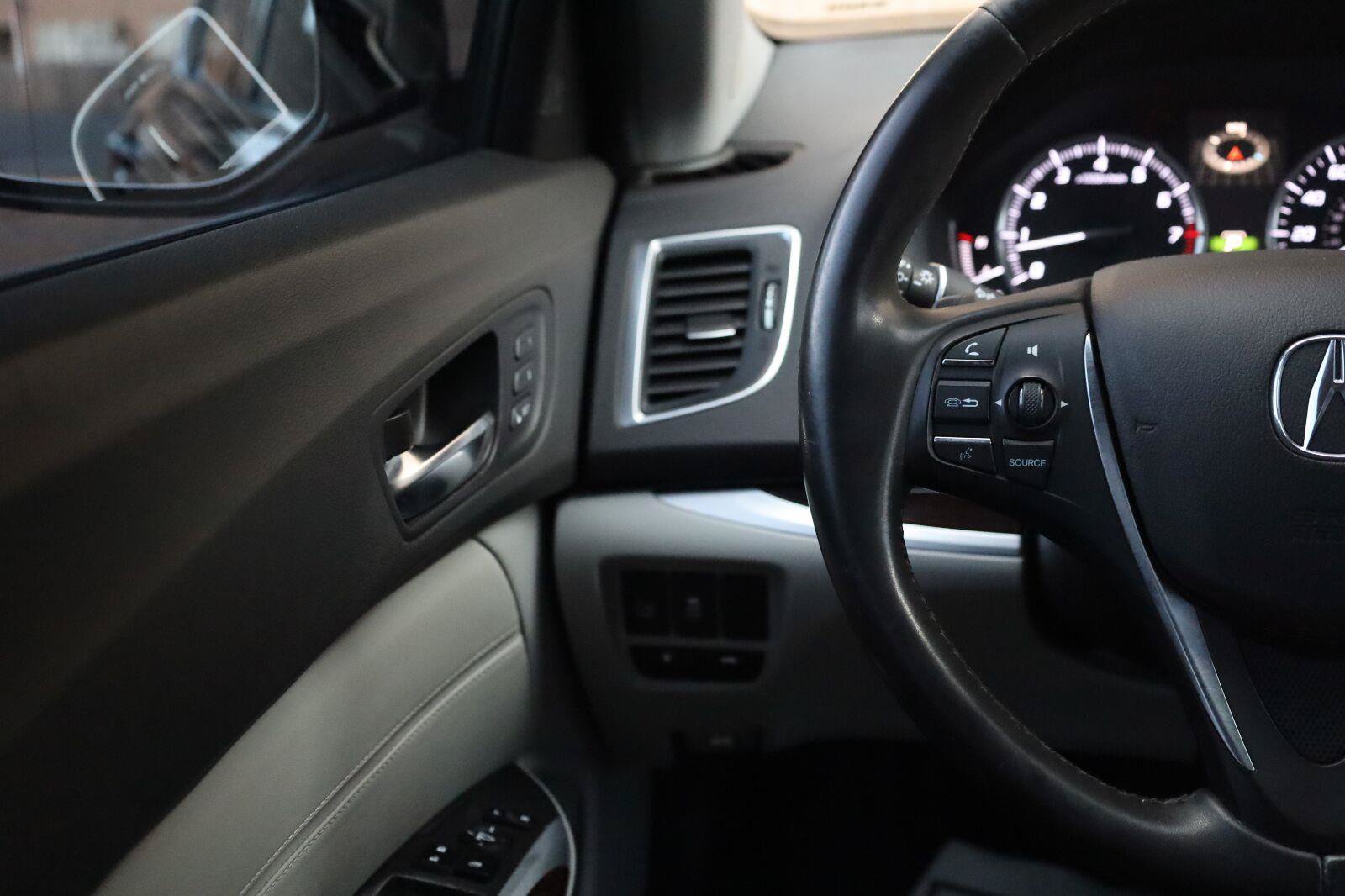 Used 2015 Acura TLX w/ Technology Package FWD image 32