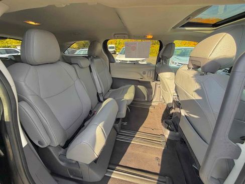 Used 2024 Toyota Sienna XLE image 18