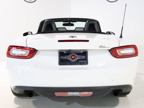 Used 2017 FIAT 124 Spider Classica image 25