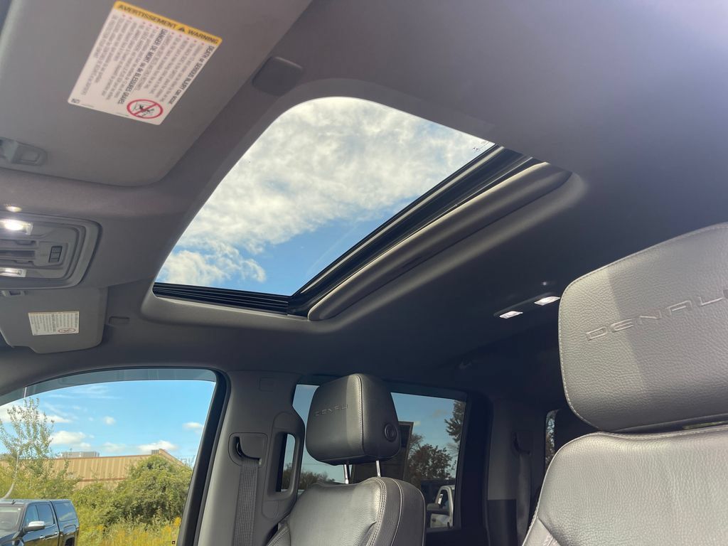 Used 2020 GMC Sierra 3500 Denali w/ Denali Ultimate Package AWD/4WD image 18
