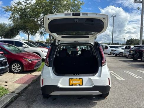 Used 2025 Kia Soul LX w/ LX Technology Package FWD image 19