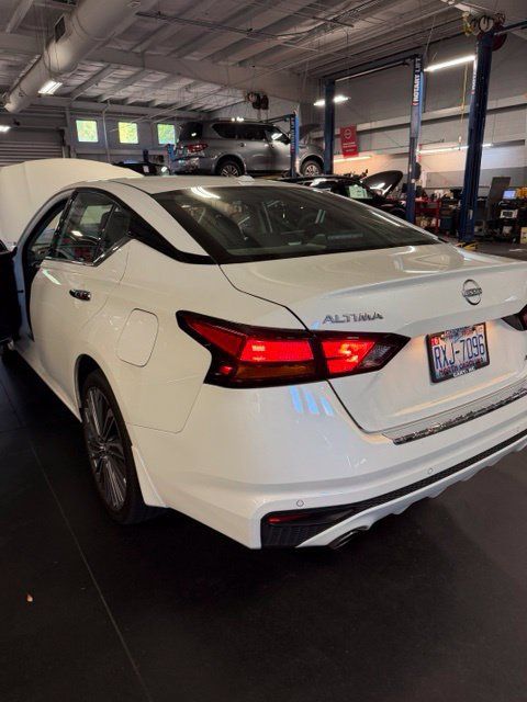 Used 2023 Nissan Altima 2.5 SL AWD/4WD image 5
