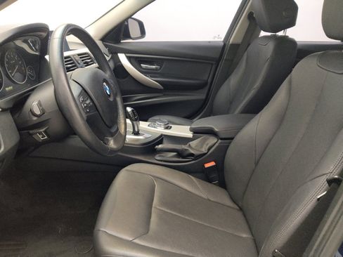 Used 2018 BMW 320i xDrive Sedan w/ Convenience Package AWD/4WD image 17