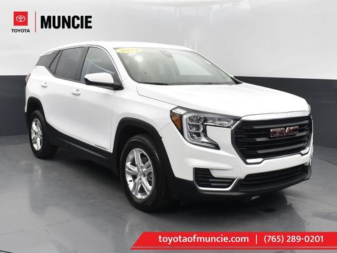 Used 2024 GMC Terrain SLE image 1