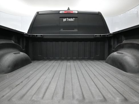 Used 2020 RAM 1500 Limited w/ Black Appearance Package AWD/4WD image 7
