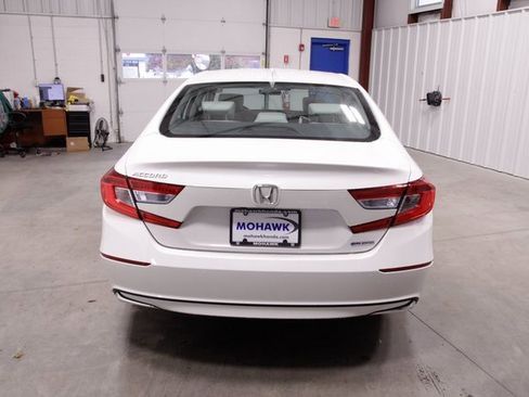 Used 2018 Honda Accord EX image 4
