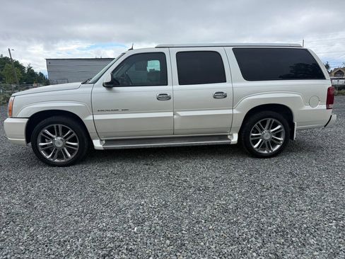 Used 2005 Cadillac Escalade ESV AWD image 2