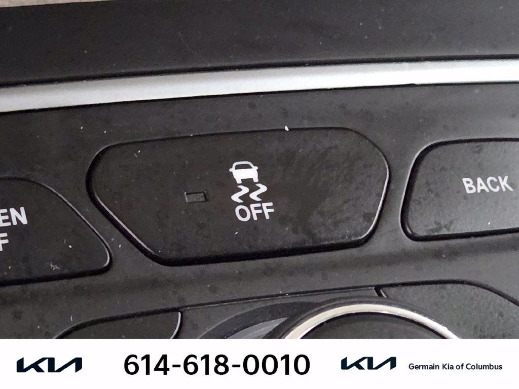Used 2015 Chrysler 200 Limited FWD image 29