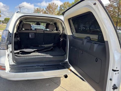 Used 2022 Lexus GX 460 Luxury w/ Off Road Package AWD/4WD image 7