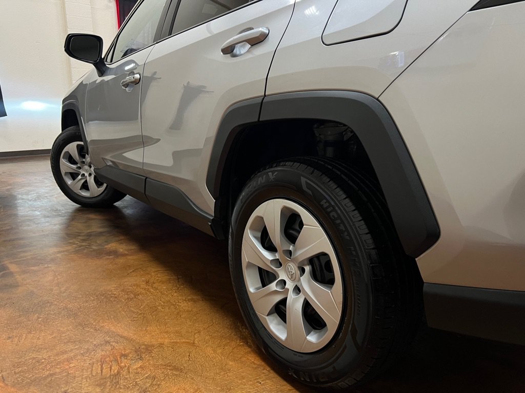 Used 2019 Toyota RAV4 LE FWD image 41