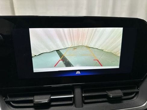 Used 2024 Chevrolet Trax RS w/ Sunroof Package image 12