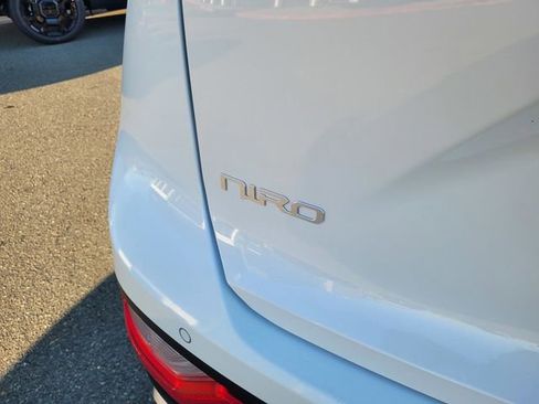 Used 2024 Kia Niro EX FWD image 6