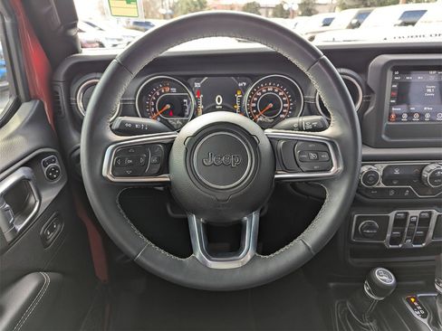 Used 2018 Jeep Wrangler Unlimited Sahara image 17