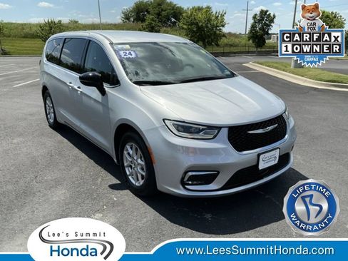 Used 2024 Chrysler Pacifica Touring-L FWD image 1