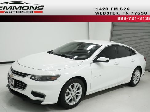 Used 2017 Chevrolet Malibu LT image 1
