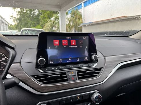 Used 2025 Nissan Altima 2.5 SV FWD image 20