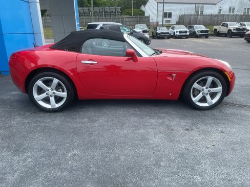 Used 2007 Pontiac Solstice Convertible w/ Premium Package RWD image 2