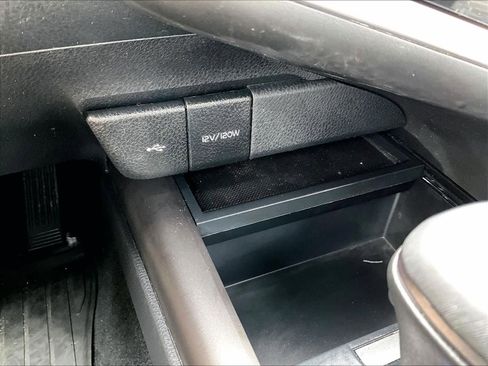 Used 2024 Toyota Camry SE image 27