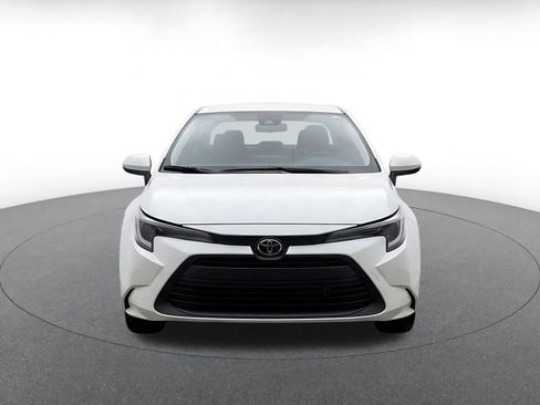 Used 2025 Toyota Corolla LE FWD image 3