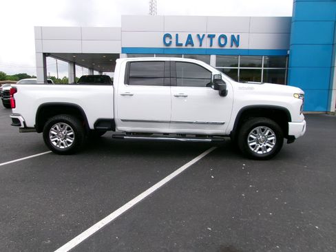 Used 2025 Chevrolet Silverado 2500 High Country w/ High Country Premium Package AWD/4WD image 2