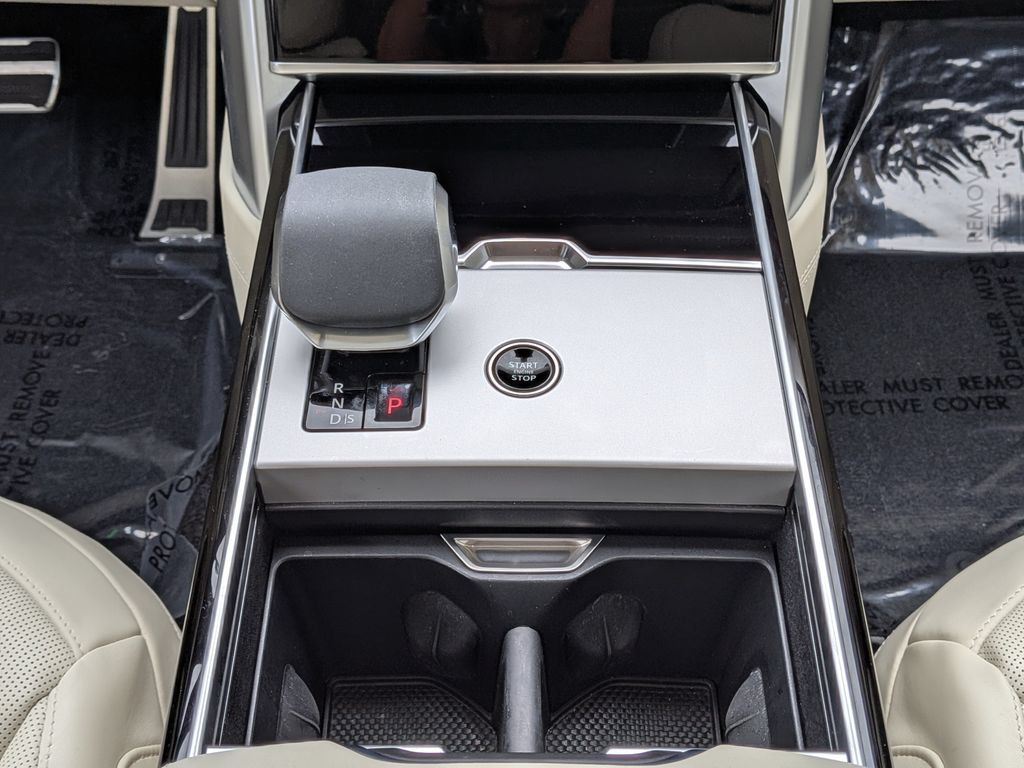 Certified 2025 Land Rover Range Rover SE AWD/4WD image 22