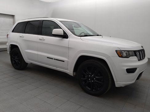 Used 2020 Jeep Grand Cherokee Altitude RWD image 11