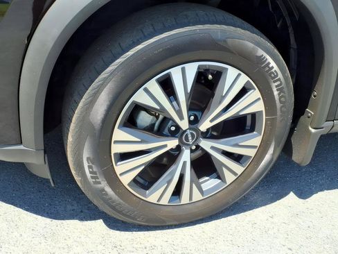 Used 2023 Nissan Rogue SV AWD/4WD image 9