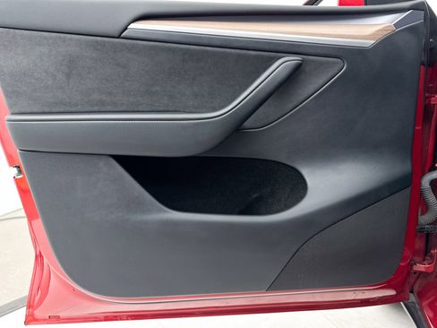 Used 2023 Tesla Model Y Long Range image 32