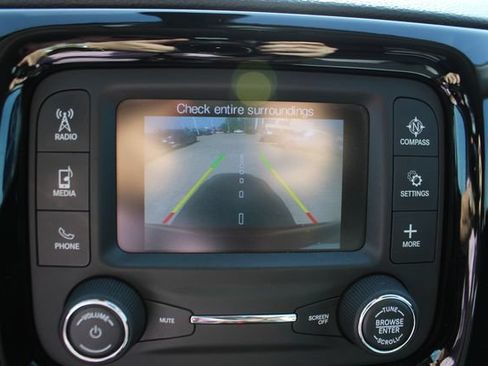 Used 2018 Jeep Compass Latitude FWD image 19