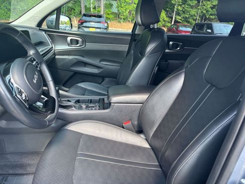 Used 2024 Kia Sorento S FWD image 30