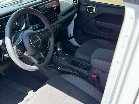 Used 2025 Jeep Wrangler Unlimited Sport AWD/4WD image 4