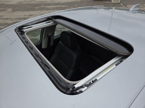 Used 2023 Honda Civic EX-L image 3