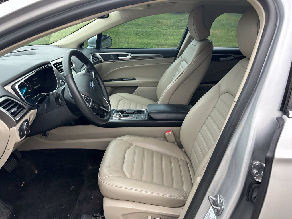 Used 2018 Ford Fusion SE w/ Equipment Group 602A FWD image 6