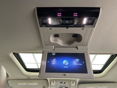 Used 2018 Cadillac Escalade Premium Luxury image 22