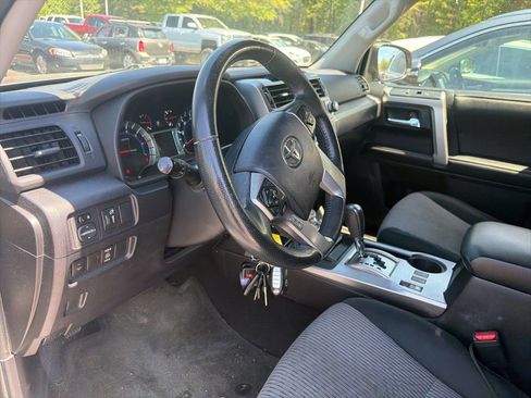 Used 2015 Toyota 4Runner SR5 AWD/4WD image 6