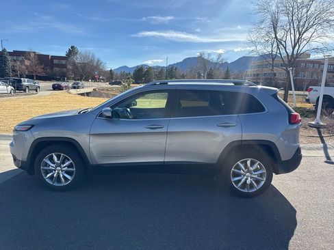 Used 2017 Jeep Cherokee Limited image 4