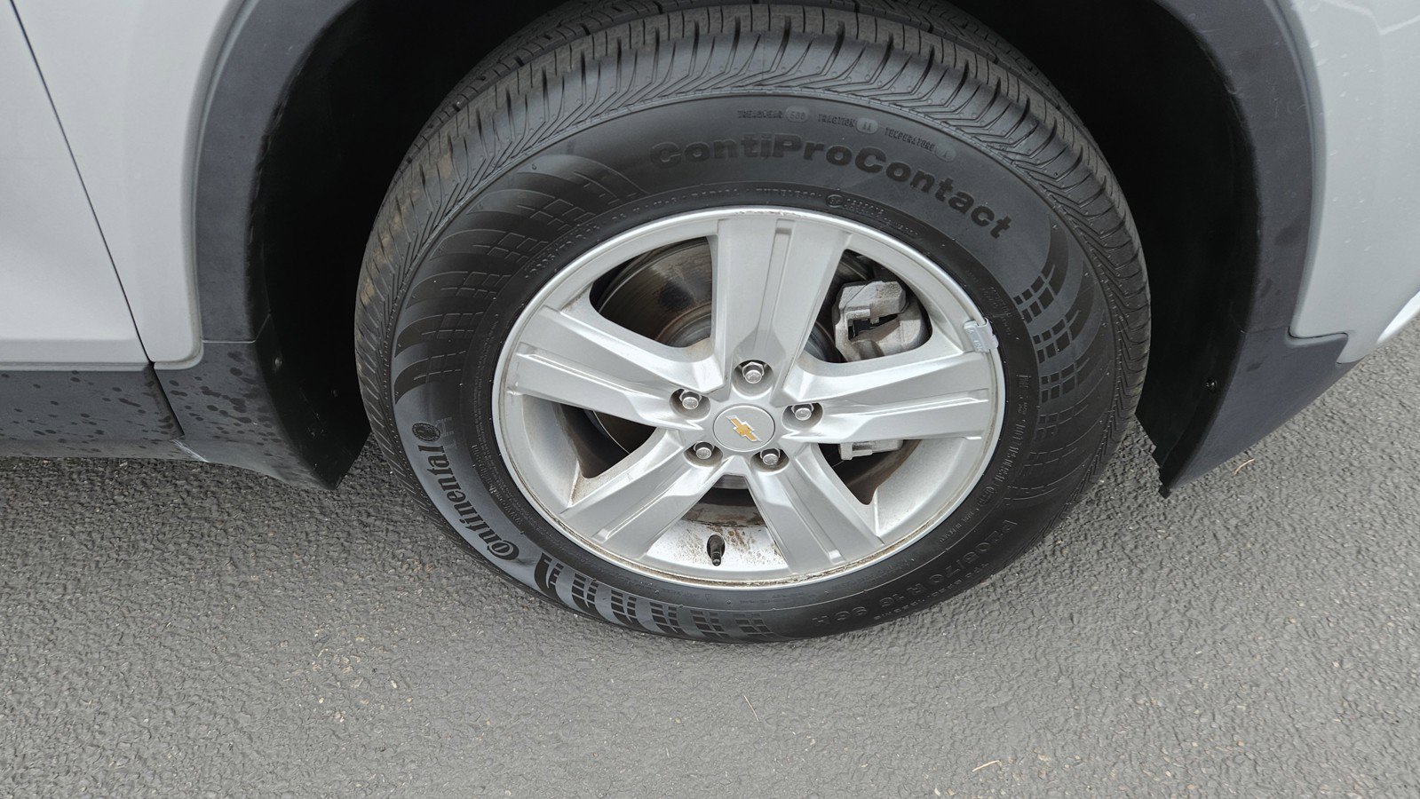 Used 2022 Chevrolet Trax LS w/ Tint and Cruise Package FWD image 2