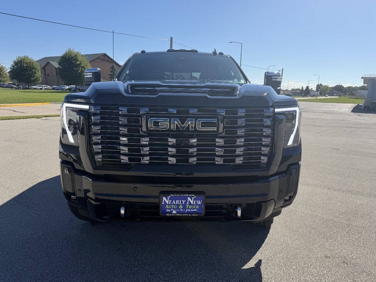 Used 2025 GMC Sierra 2500 Denali Ultimate AWD/4WD image 2