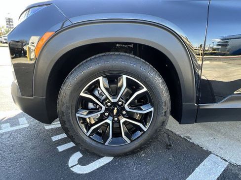 Used 2023 Chevrolet TrailBlazer ACTIV w/ Technology Package image 32