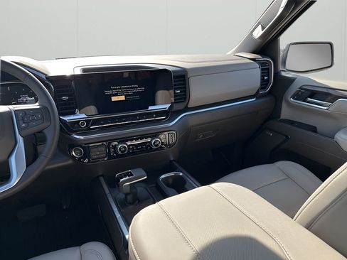 New 2026 GMC Sierra 1500 SLT image 23