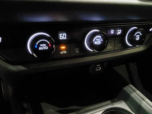 Certified 2025 Honda HR-V Sport image 27