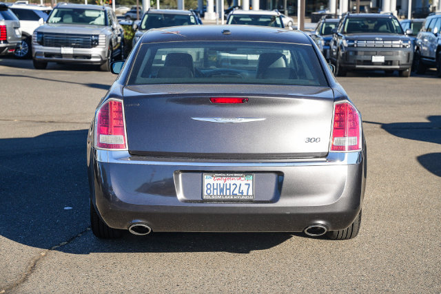 Used 2014 Chrysler 300 RWD image 4