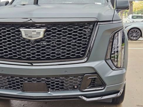 Used 2025 Cadillac Escalade V w/ LPO, ONYX Package image 6