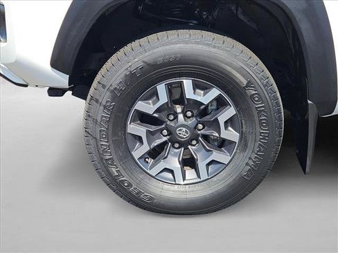 Certified 2023 Toyota Tacoma TRD Off-Road AWD/4WD image 28