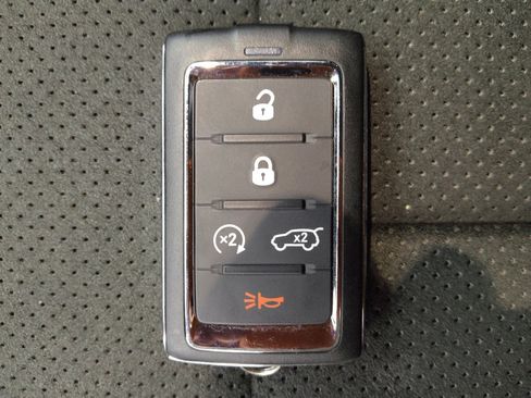 Used 2022 Jeep Grand Cherokee Altitude image 32