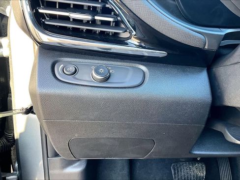 Used 2025 Buick Envista Sport Touring image 32